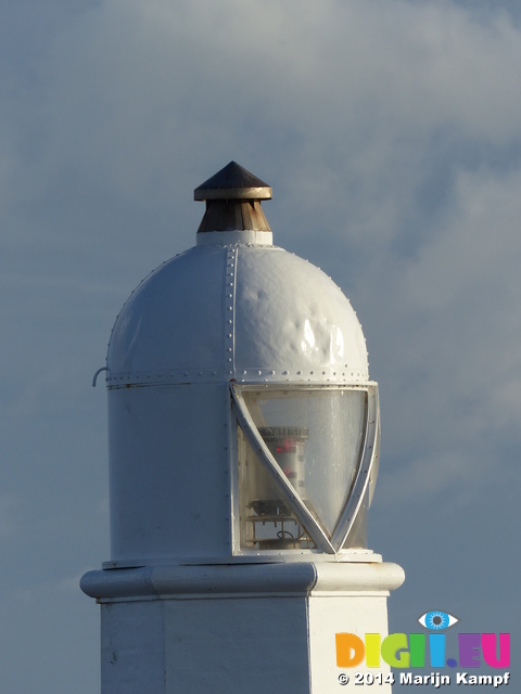 FZ009887 Lighthouse Porthcawl harbour wall